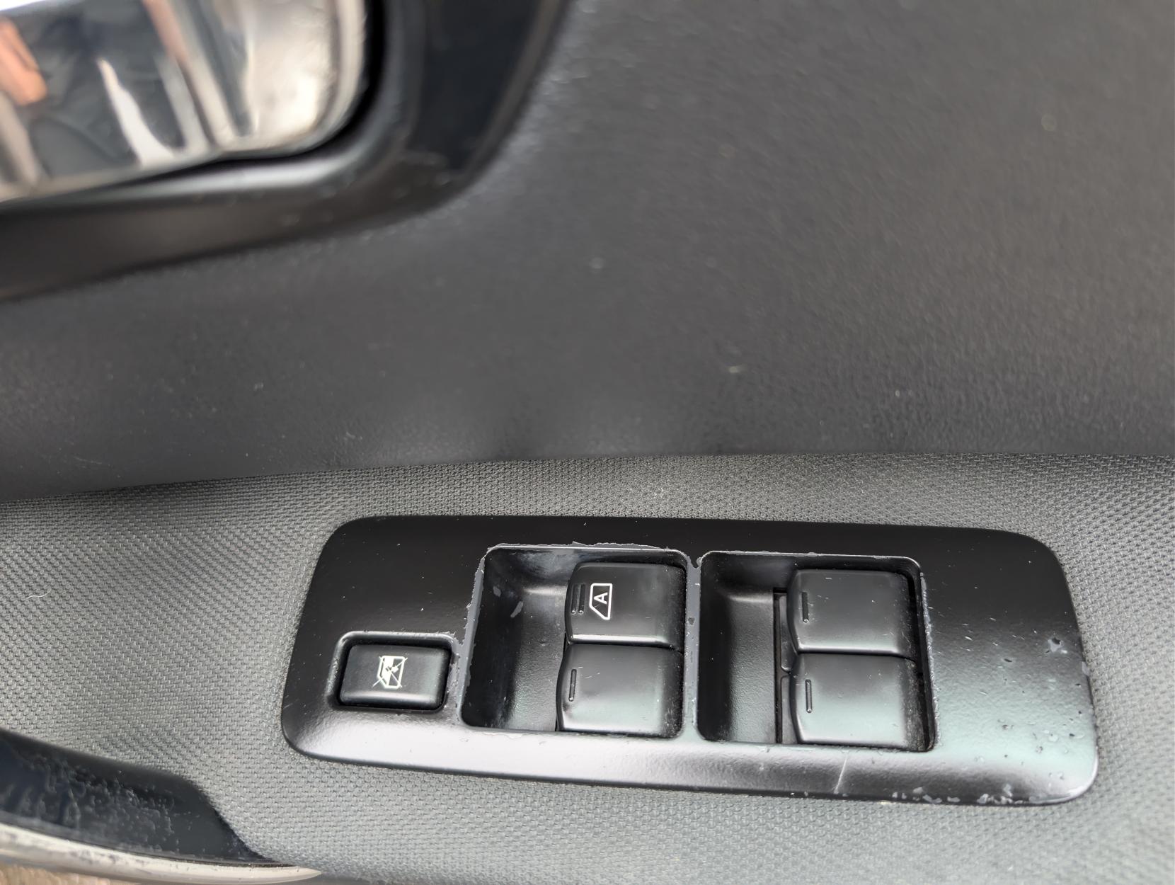 Nissan Qashqai 1.5 dCi n-tec SUV 5dr Diesel Manual 2WD Euro 4 (106 ps)