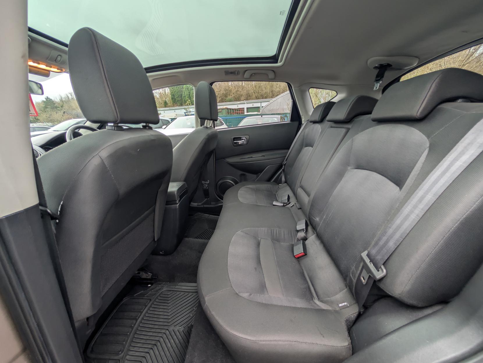 Nissan Qashqai 1.5 dCi n-tec SUV 5dr Diesel Manual 2WD Euro 4 (106 ps)