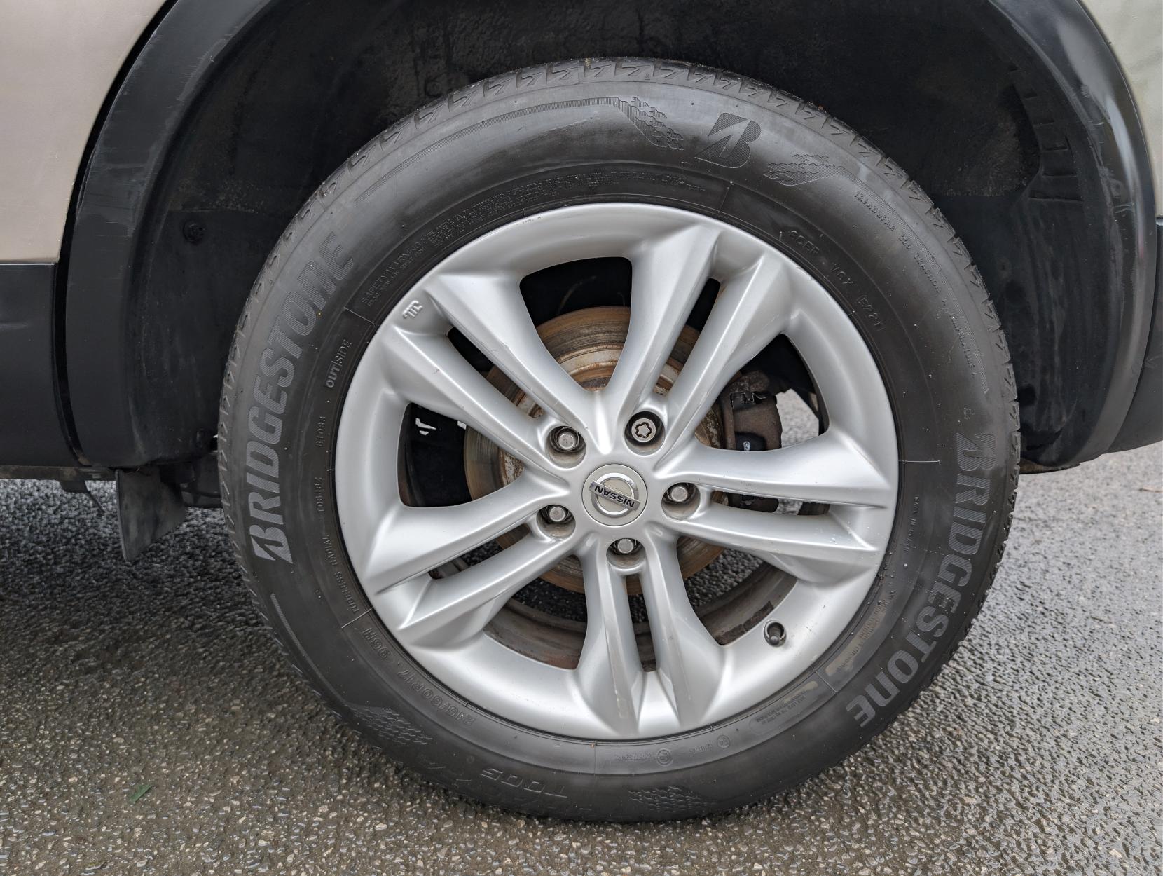 Nissan Qashqai 1.5 dCi n-tec SUV 5dr Diesel Manual 2WD Euro 4 (106 ps)