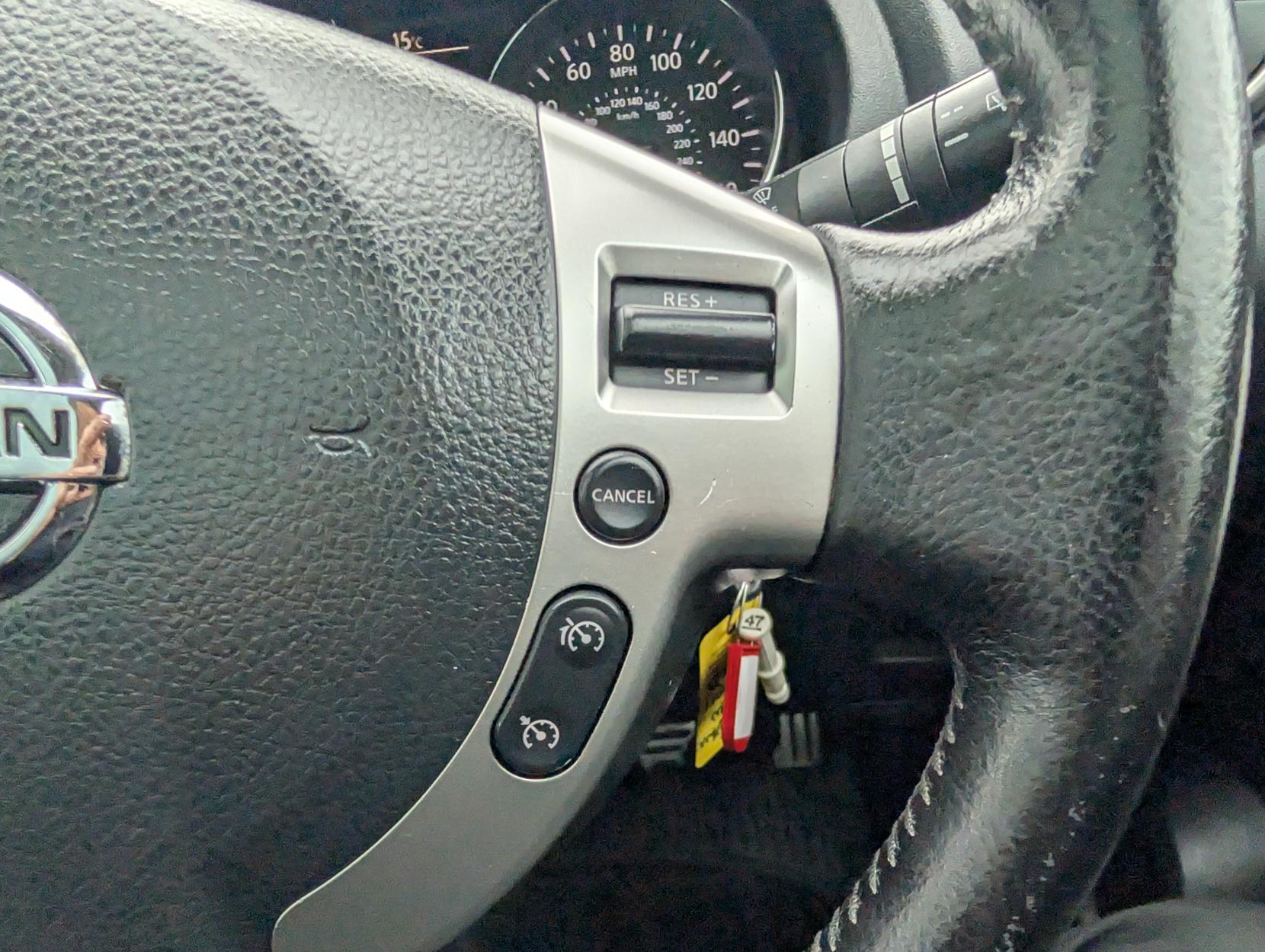 Nissan Qashqai 1.5 dCi n-tec SUV 5dr Diesel Manual 2WD Euro 4 (106 ps)