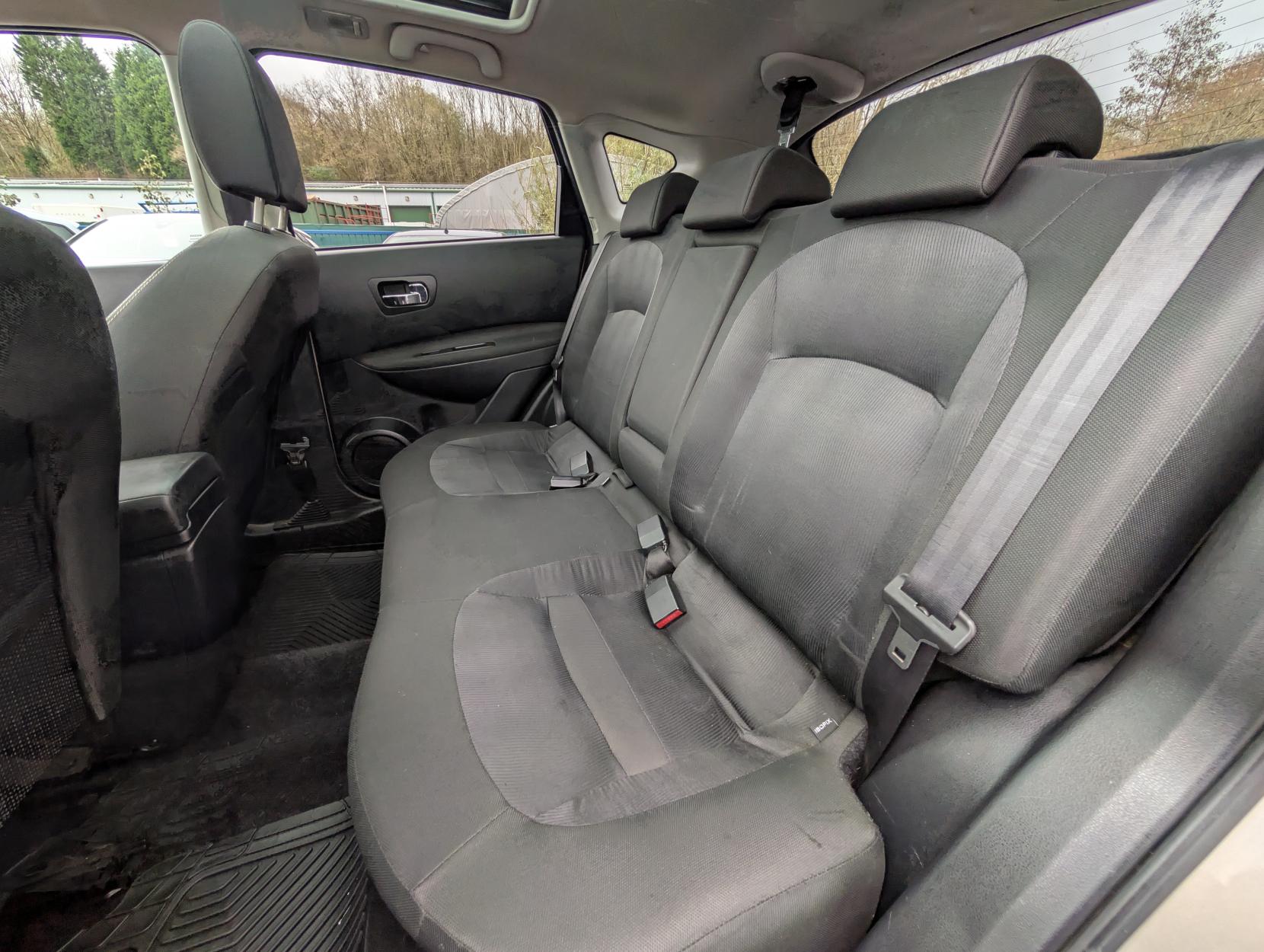 Nissan Qashqai 1.5 dCi n-tec SUV 5dr Diesel Manual 2WD Euro 4 (106 ps)