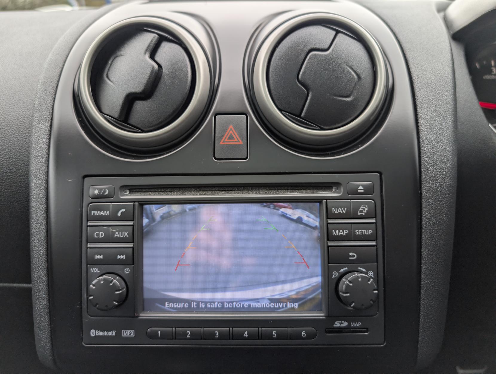 Nissan Qashqai 1.5 dCi n-tec SUV 5dr Diesel Manual 2WD Euro 4 (106 ps)