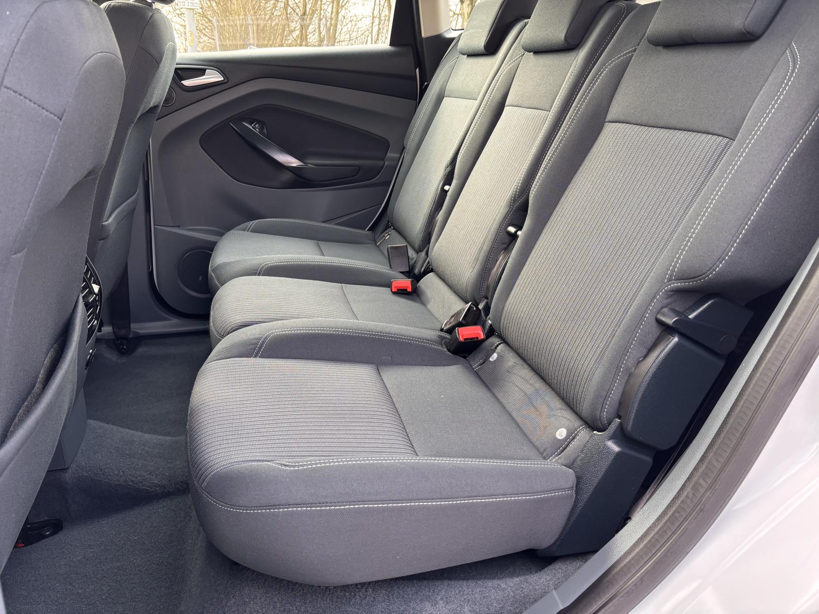 Ford C-Max 2.0 TDCi Titanium MPV 5dr Diesel Powershift Euro 5 (140 ps)