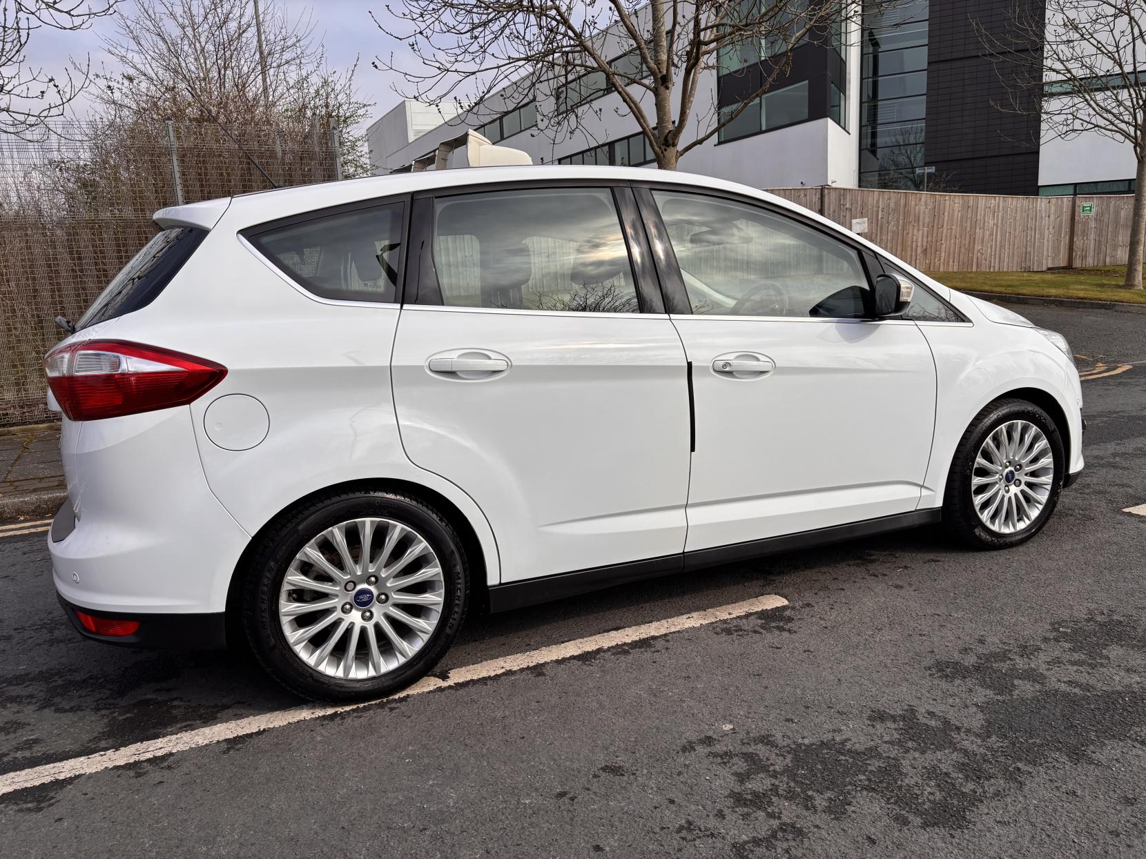 Ford C-Max 2.0 TDCi Titanium MPV 5dr Diesel Powershift Euro 5 (140 ps)