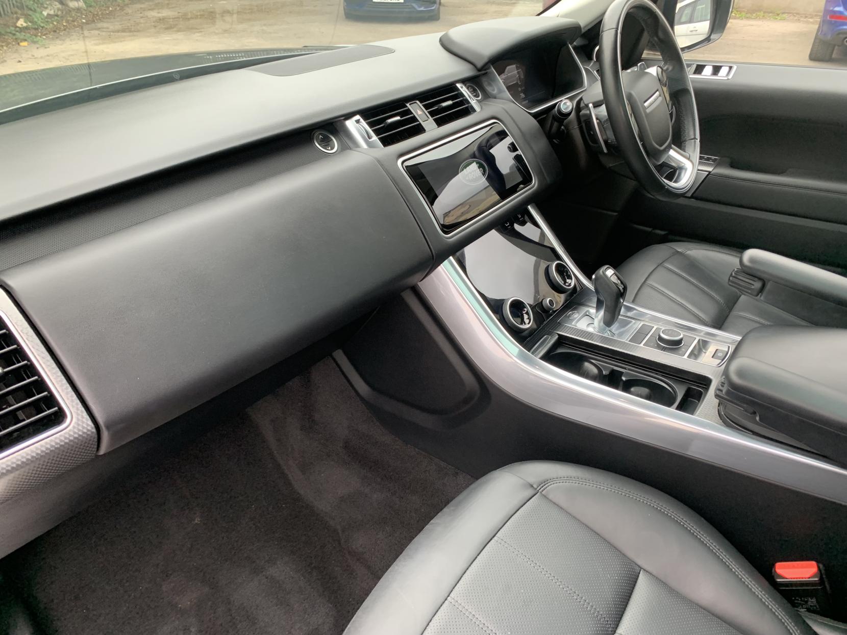Land Rover Range Rover Sport 2.0 P400e 13.1kWh HSE Dynamic SUV 5dr Petrol Plug-in Hybrid Auto 4WD Euro 6 (s/s) (404 ps)