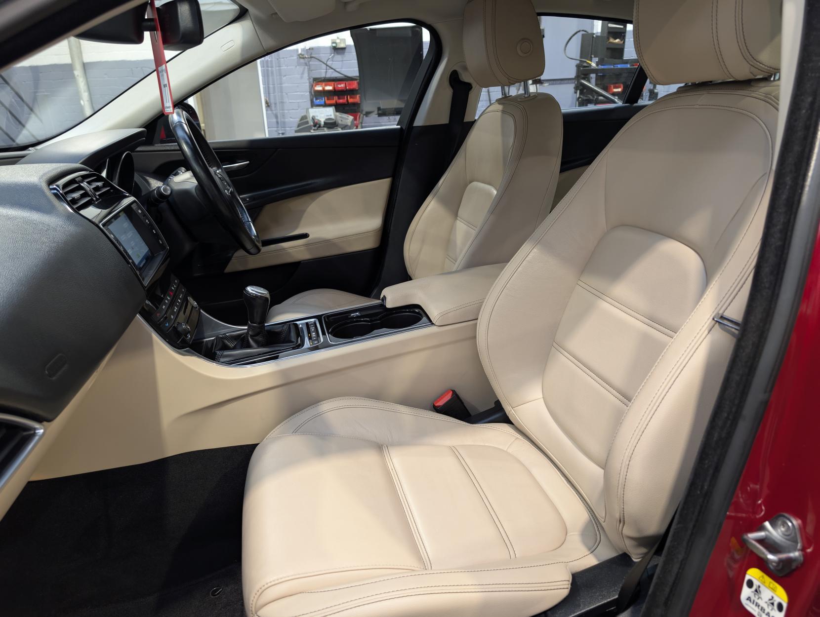 Jaguar XE 2.0d Prestige Saloon 4dr Diesel Manual Euro 6 (s/s) (163 ps)