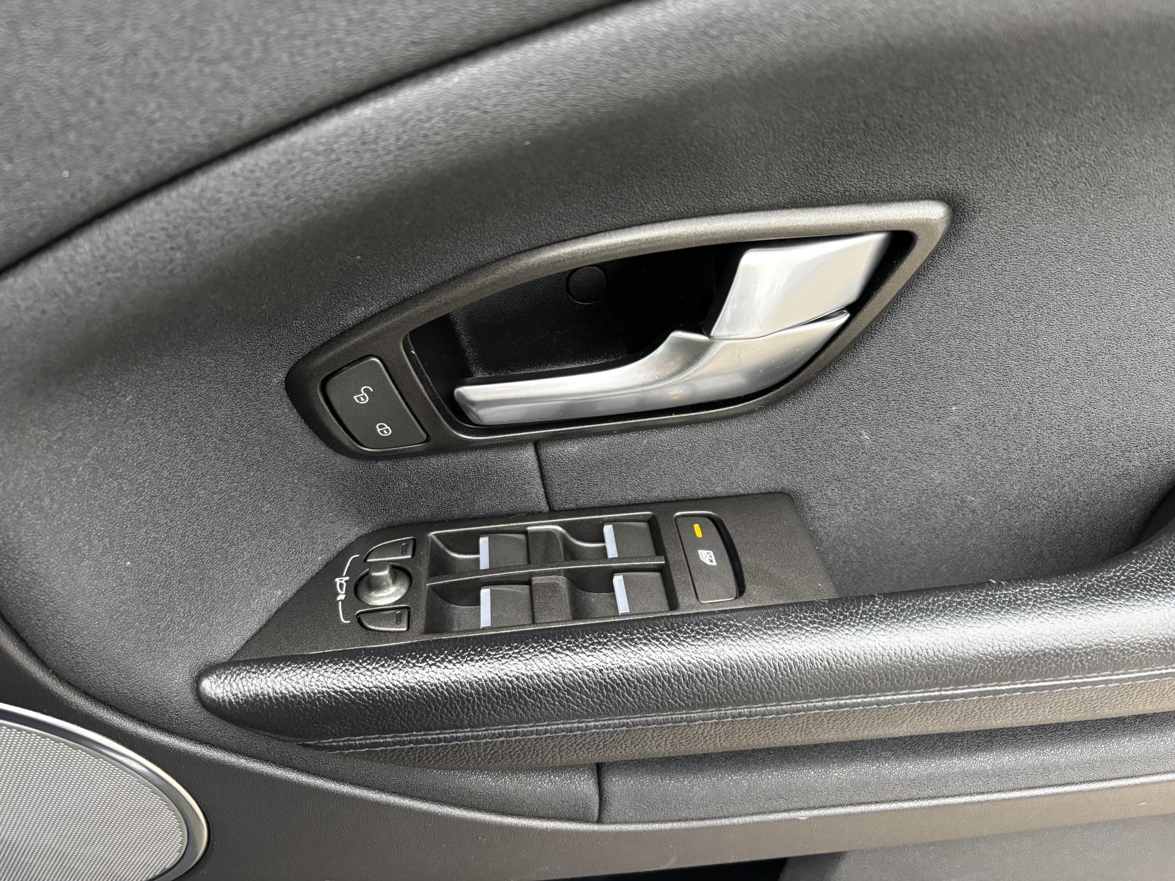 Land Rover Range Rover Evoque 2.0 eD4 SE SUV 5dr Diesel Manual FWD Euro 6 (s/s) (150 ps)