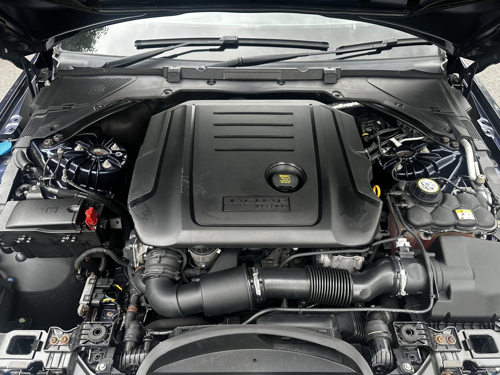 Jaguar XE 2.0d R-Sport Saloon 4dr Diesel Auto Euro 6 (s/s) (180 ps)