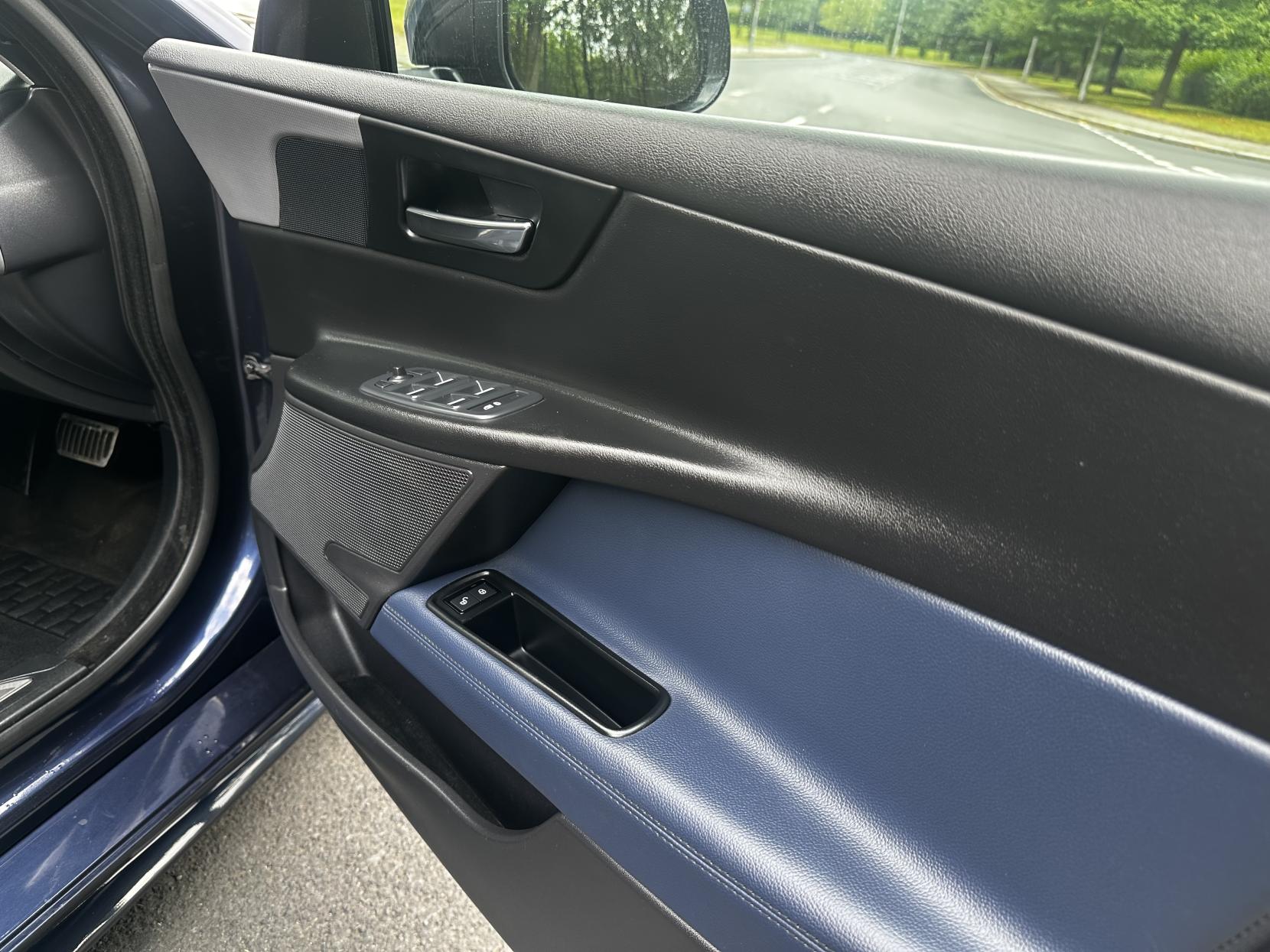 Jaguar XE 2.0d R-Sport Saloon 4dr Diesel Auto Euro 6 (s/s) (180 ps)