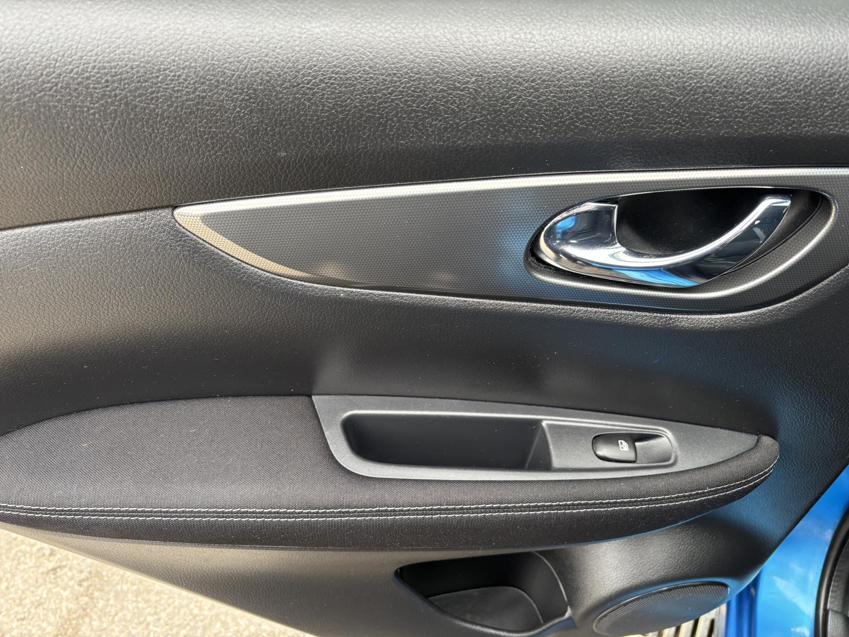 Nissan Qashqai 1.2 DIG-T N-Connecta SUV 5dr Petrol Manual Euro 6 (s/s) (115 ps)