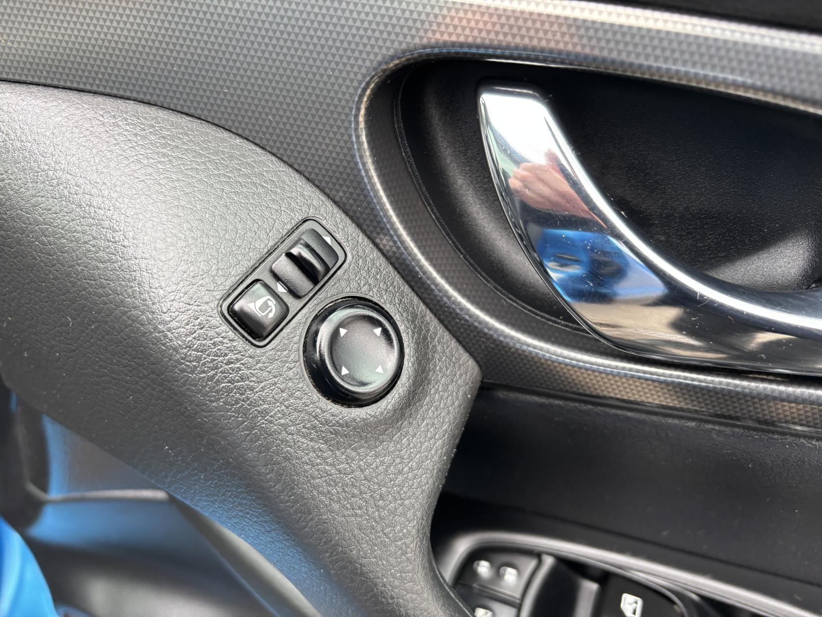 Nissan Qashqai 1.2 DIG-T N-Connecta SUV 5dr Petrol Manual Euro 6 (s/s) (115 ps)