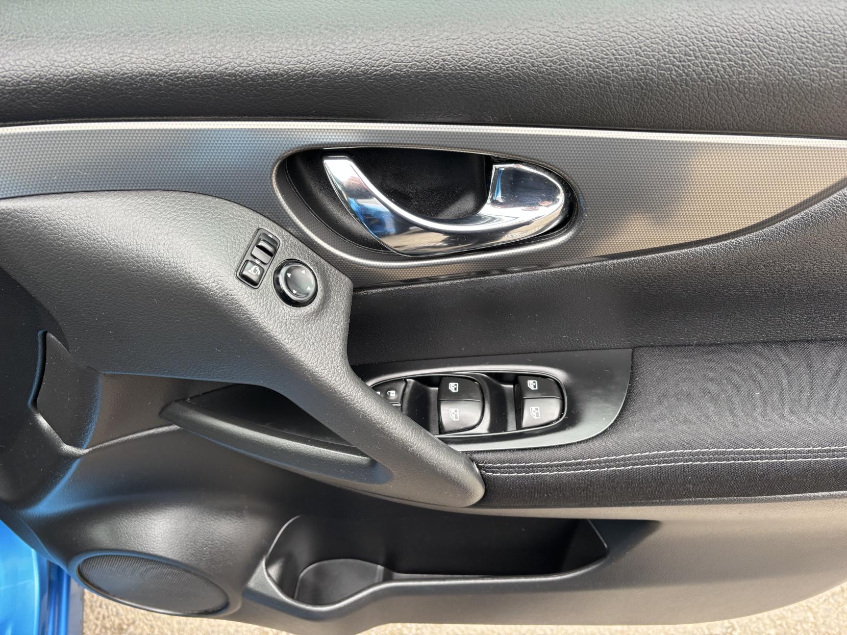 Nissan Qashqai 1.2 DIG-T N-Connecta SUV 5dr Petrol Manual Euro 6 (s/s) (115 ps)