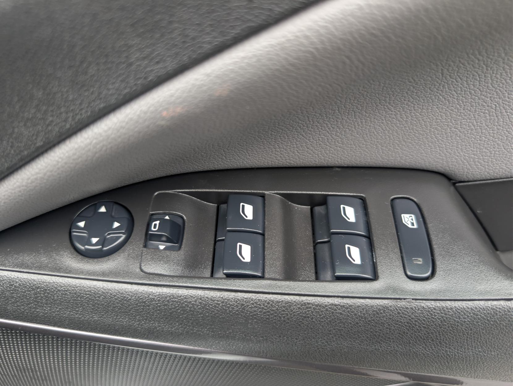 Vauxhall Crossland X 1.2 Elite SUV 5dr Petrol Manual Euro 6 (83 ps)