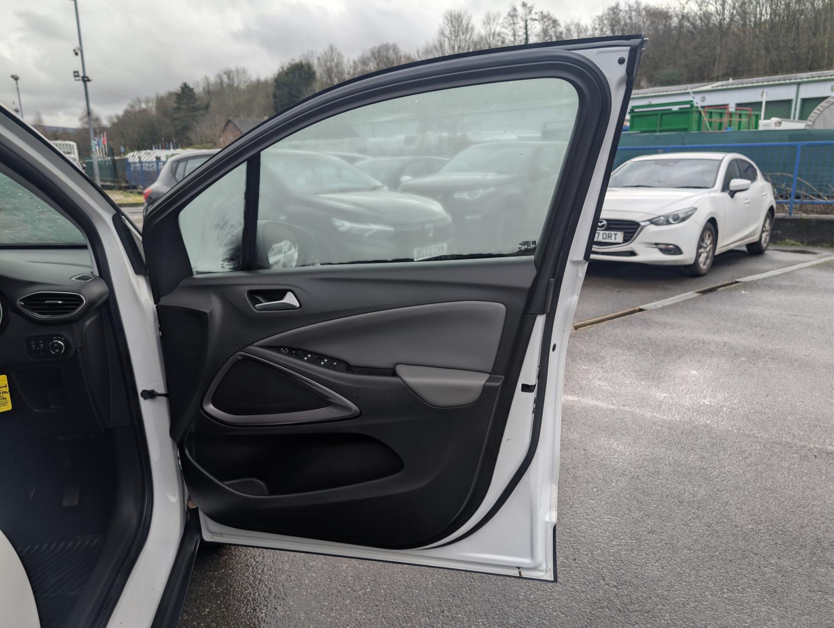 Vauxhall Crossland X 1.2 Elite SUV 5dr Petrol Manual Euro 6 (83 ps)