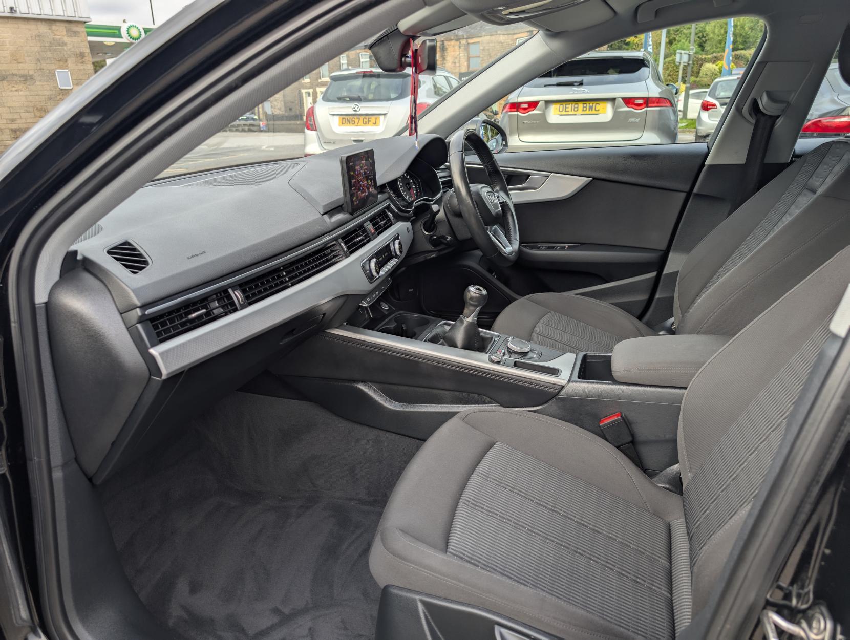 Audi A4 Avant 2.0 TFSI 35 SE Estate 5dr Petrol Manual Euro 6 (s/s) (150 ps)