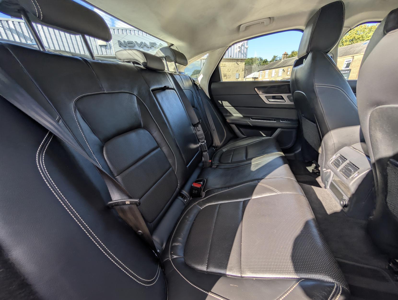 Jaguar XF 2.0d R-Sport Saloon 4dr Diesel Manual Euro 6 (s/s) (163 ps)