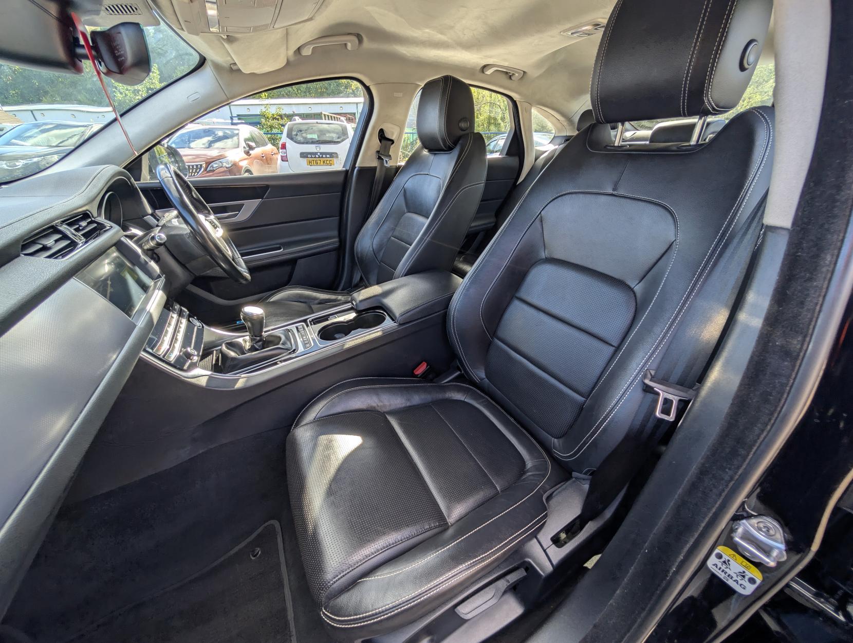 Jaguar XF 2.0d R-Sport Saloon 4dr Diesel Manual Euro 6 (s/s) (163 ps)