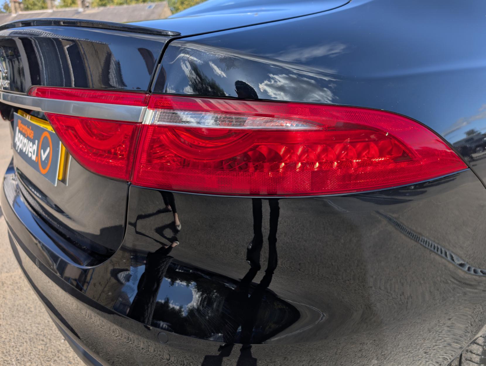 Jaguar XF 2.0d R-Sport Saloon 4dr Diesel Manual Euro 6 (s/s) (163 ps)