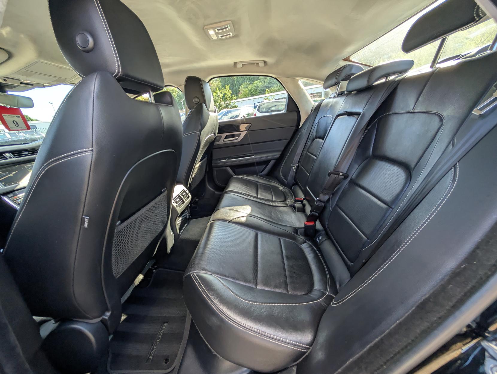 Jaguar XF 2.0d R-Sport Saloon 4dr Diesel Manual Euro 6 (s/s) (163 ps)