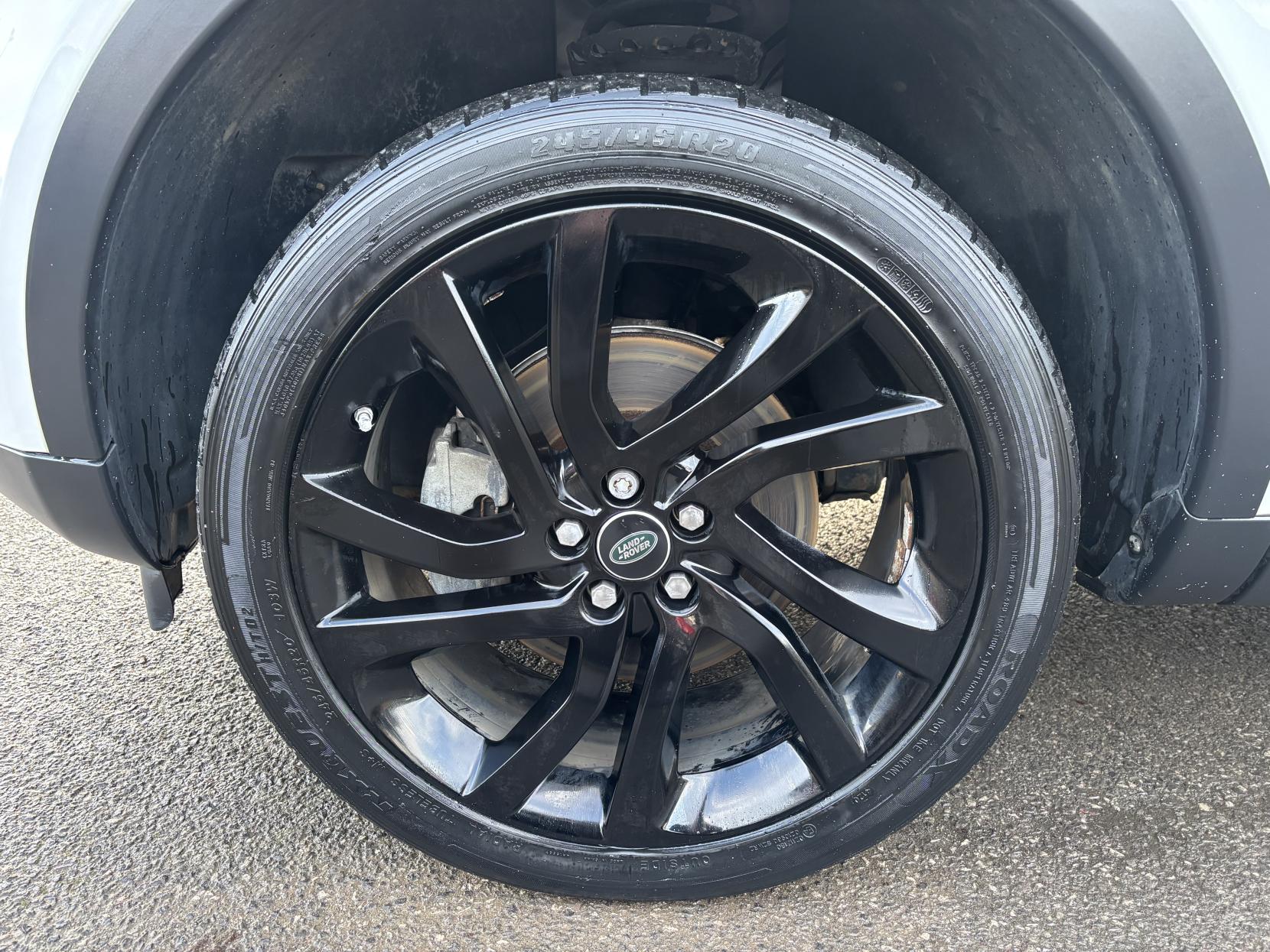 Land Rover Discovery Sport 2.0 TD4 HSE Black SUV 5dr Diesel Auto 4WD Euro 6 (s/s) (180 ps)