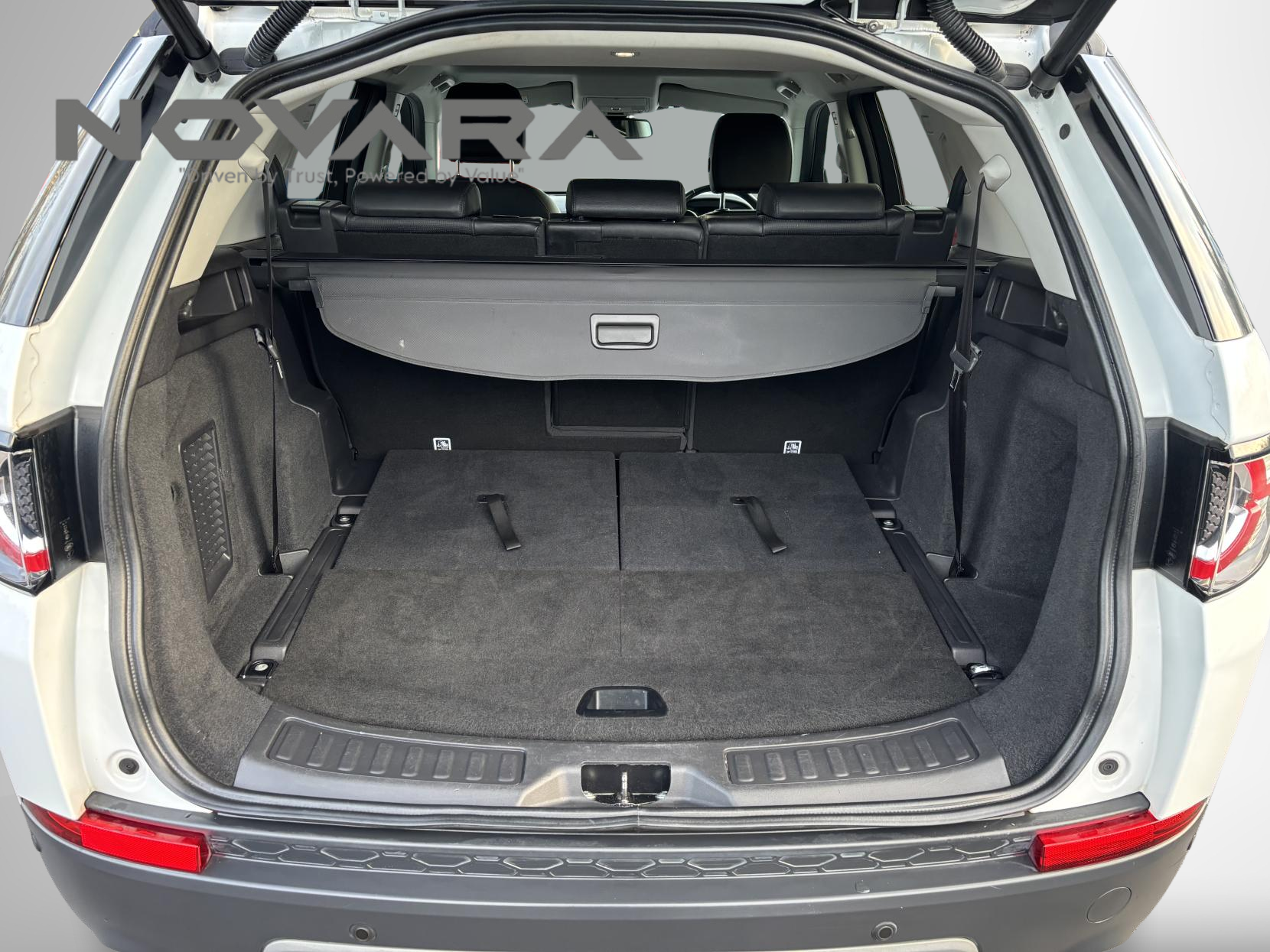 Land Rover Discovery Sport 2.0 TD4 HSE Black SUV 5dr Diesel Auto 4WD Euro 6 (s/s) (180 ps)