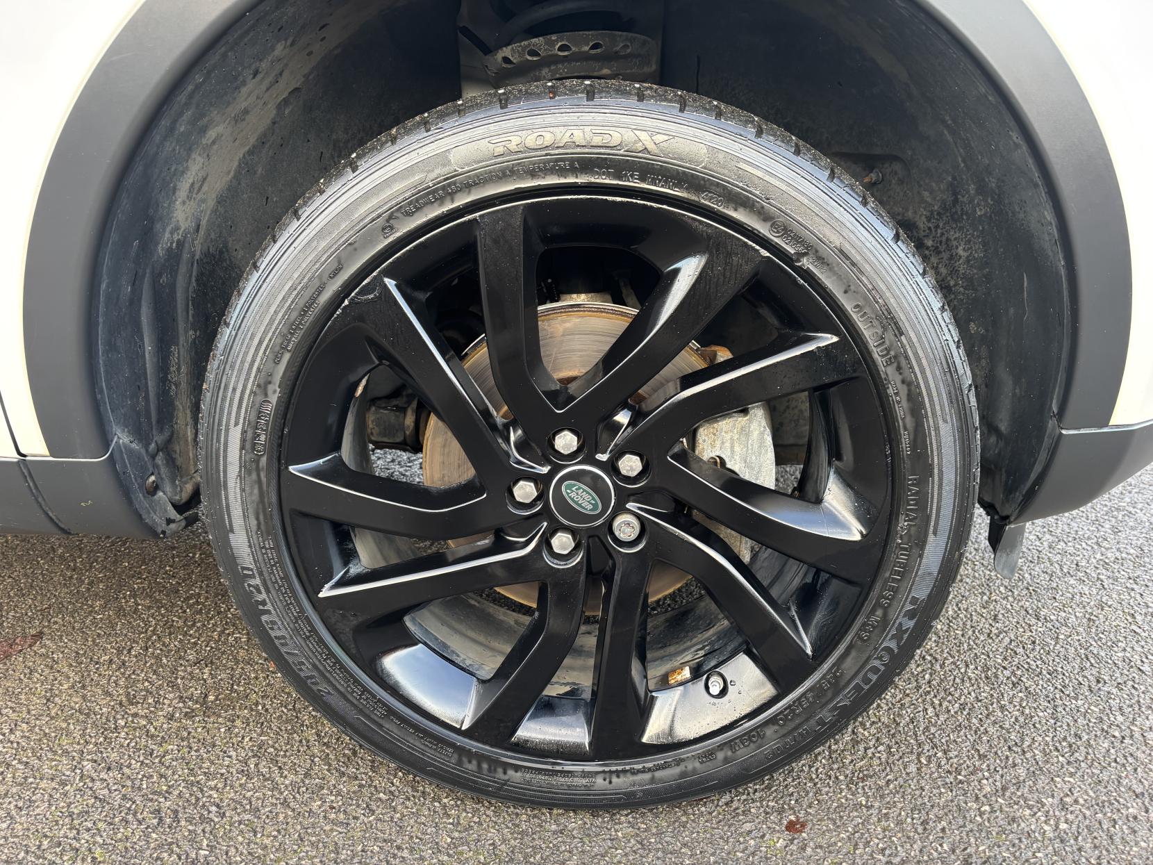 Land Rover Discovery Sport 2.0 TD4 HSE Black SUV 5dr Diesel Auto 4WD Euro 6 (s/s) (180 ps)