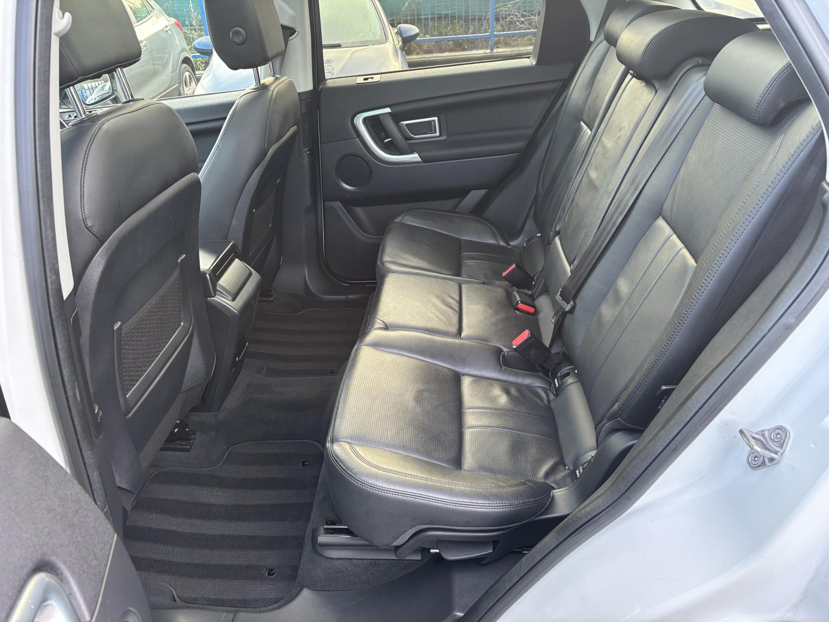 Land Rover Discovery Sport 2.0 TD4 HSE Black SUV 5dr Diesel Auto 4WD Euro 6 (s/s) (180 ps)