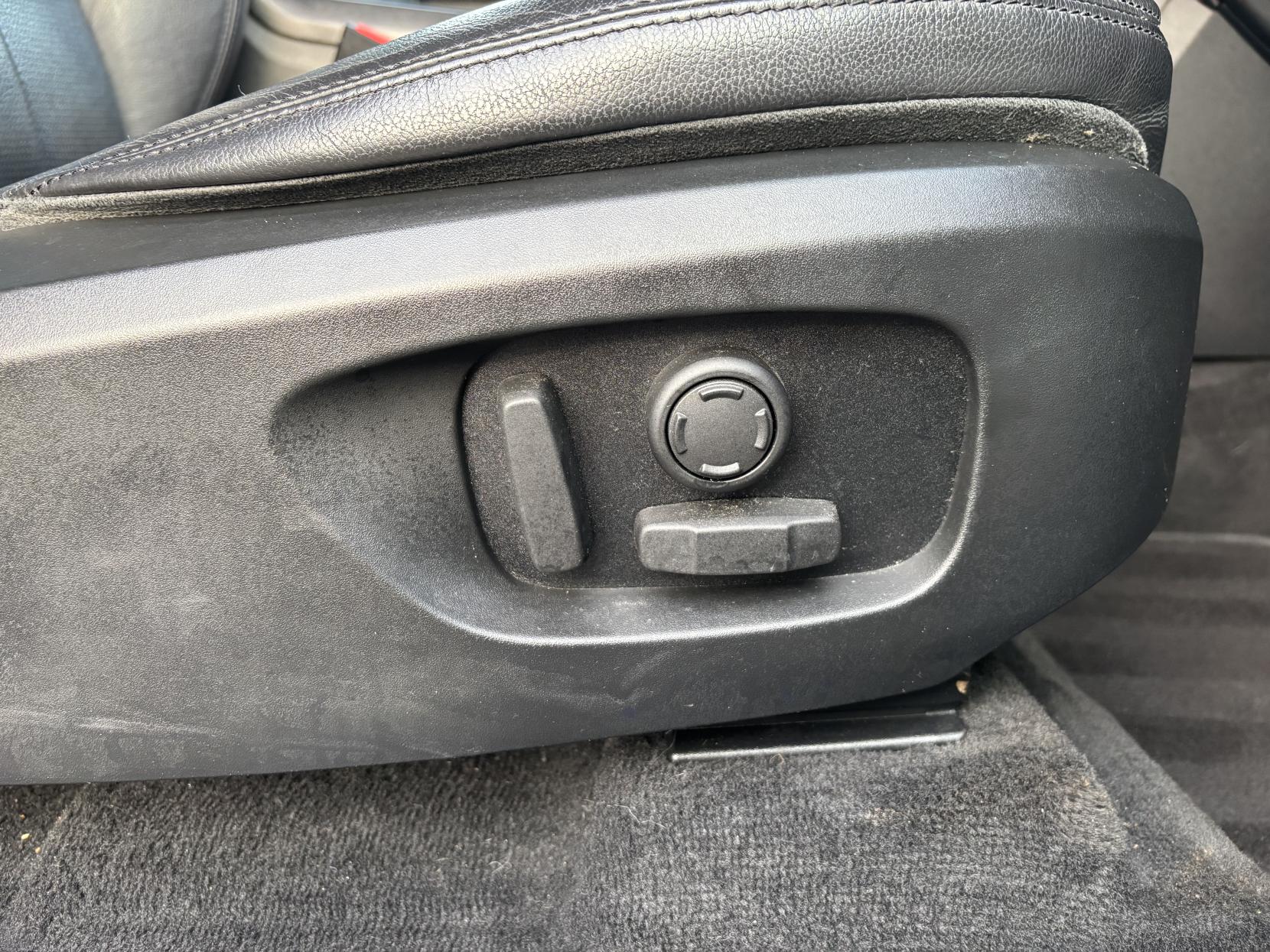 Land Rover Discovery Sport 2.0 TD4 HSE Black SUV 5dr Diesel Auto 4WD Euro 6 (s/s) (180 ps)