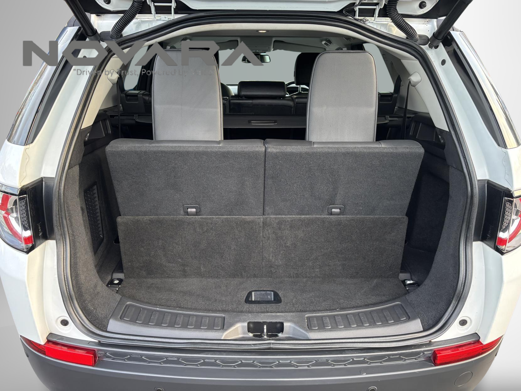 Land Rover Discovery Sport 2.0 TD4 HSE Black SUV 5dr Diesel Auto 4WD Euro 6 (s/s) (180 ps)