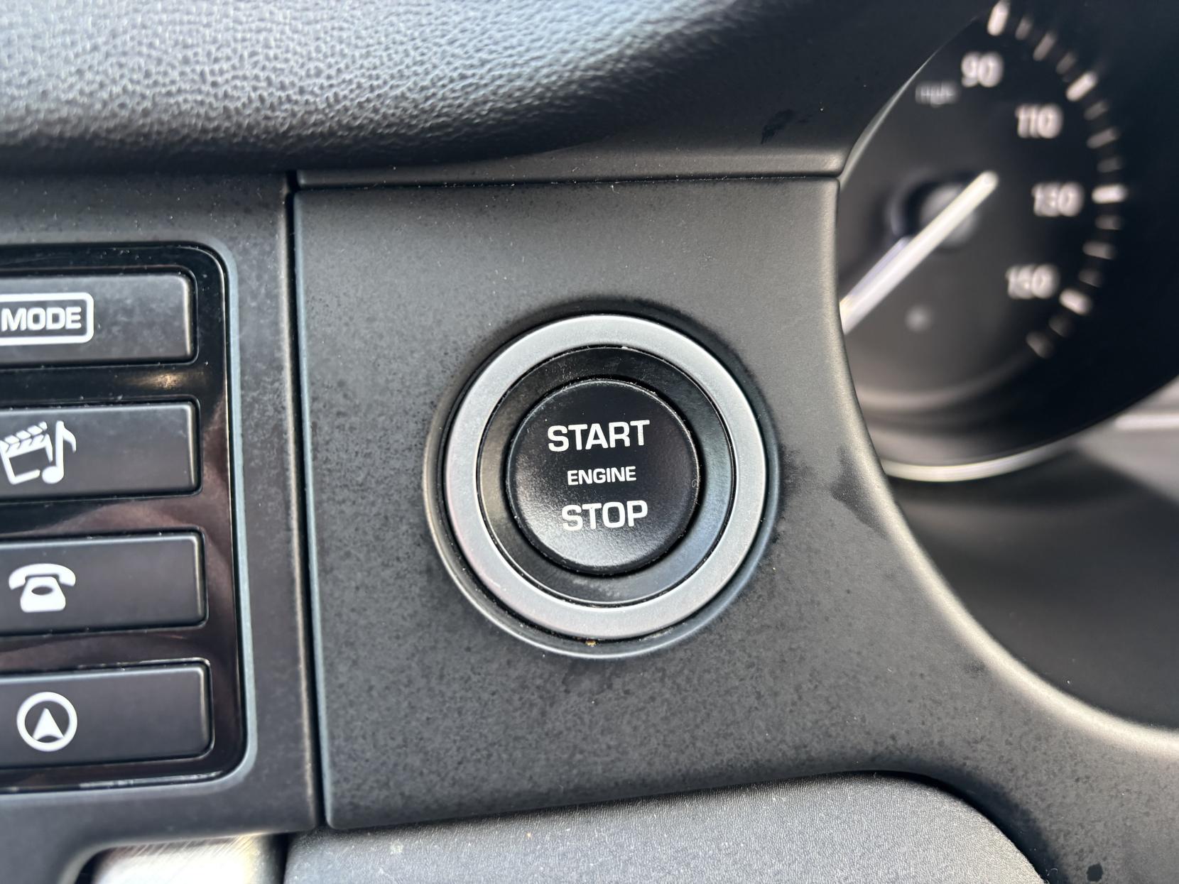 Land Rover Discovery Sport 2.0 TD4 HSE Black SUV 5dr Diesel Auto 4WD Euro 6 (s/s) (180 ps)