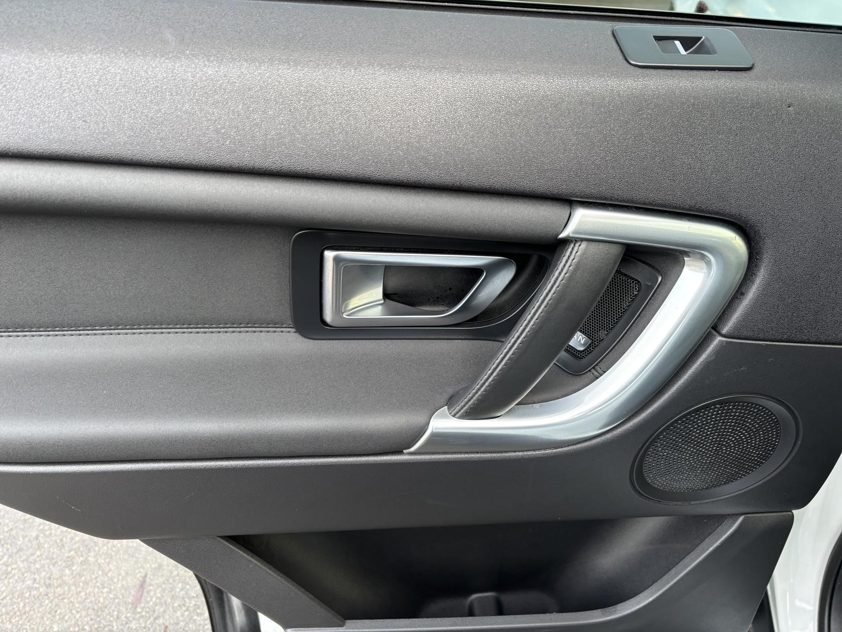 Land Rover Discovery Sport 2.0 TD4 HSE Black SUV 5dr Diesel Auto 4WD Euro 6 (s/s) (180 ps)