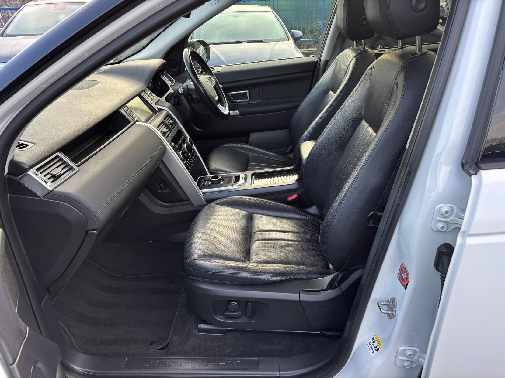 Land Rover Discovery Sport 2.0 TD4 HSE Black SUV 5dr Diesel Auto 4WD Euro 6 (s/s) (180 ps)