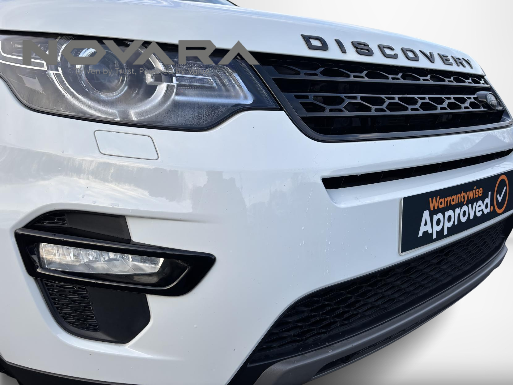 Land Rover Discovery Sport 2.0 TD4 HSE Black SUV 5dr Diesel Auto 4WD Euro 6 (s/s) (180 ps)