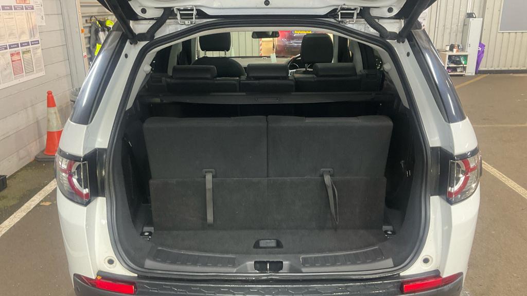 Land Rover Discovery Sport 2.0 TD4 HSE Black SUV 5dr Diesel Auto 4WD Euro 6 (s/s) (180 ps)