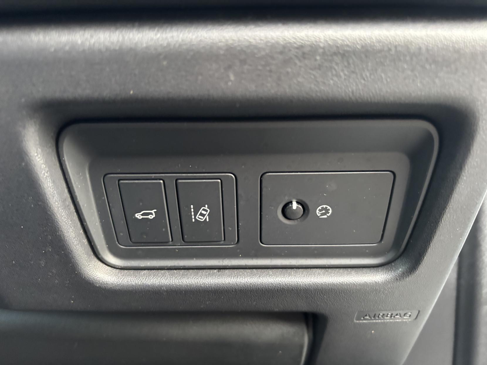 Land Rover Discovery Sport 2.0 TD4 HSE Black SUV 5dr Diesel Auto 4WD Euro 6 (s/s) (180 ps)