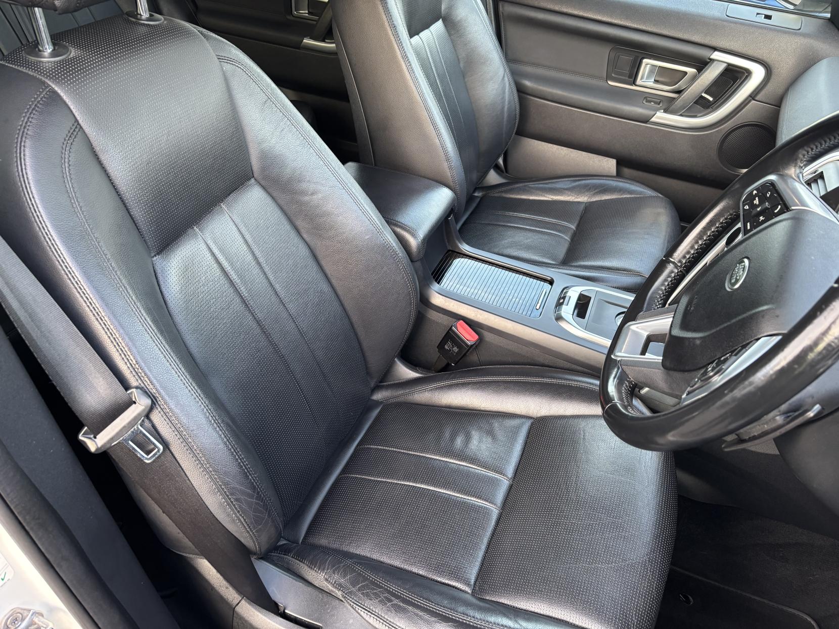 Land Rover Discovery Sport 2.0 TD4 HSE Black SUV 5dr Diesel Auto 4WD Euro 6 (s/s) (180 ps)