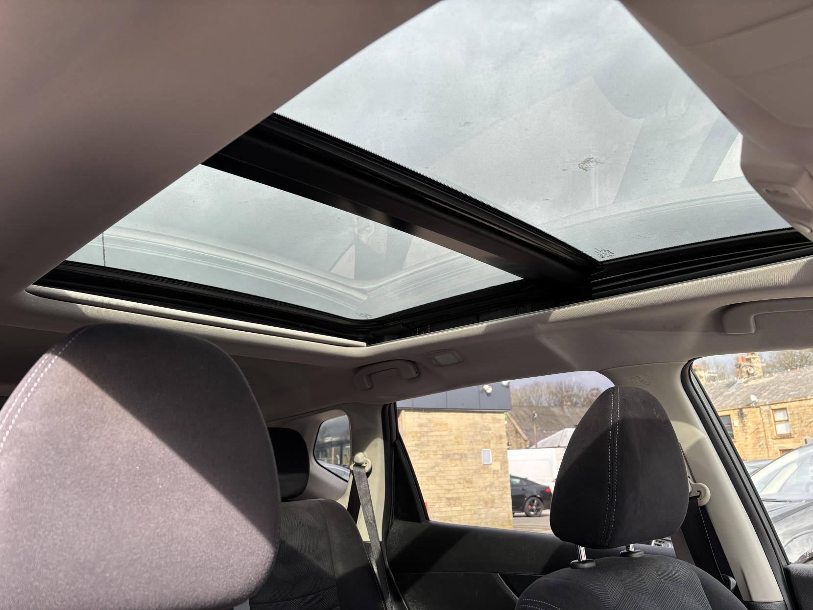 Nissan X-Trail 1.6 dCi n-tec SUV 5dr Diesel Manual 4WD Euro 6 (s/s) (130 ps)