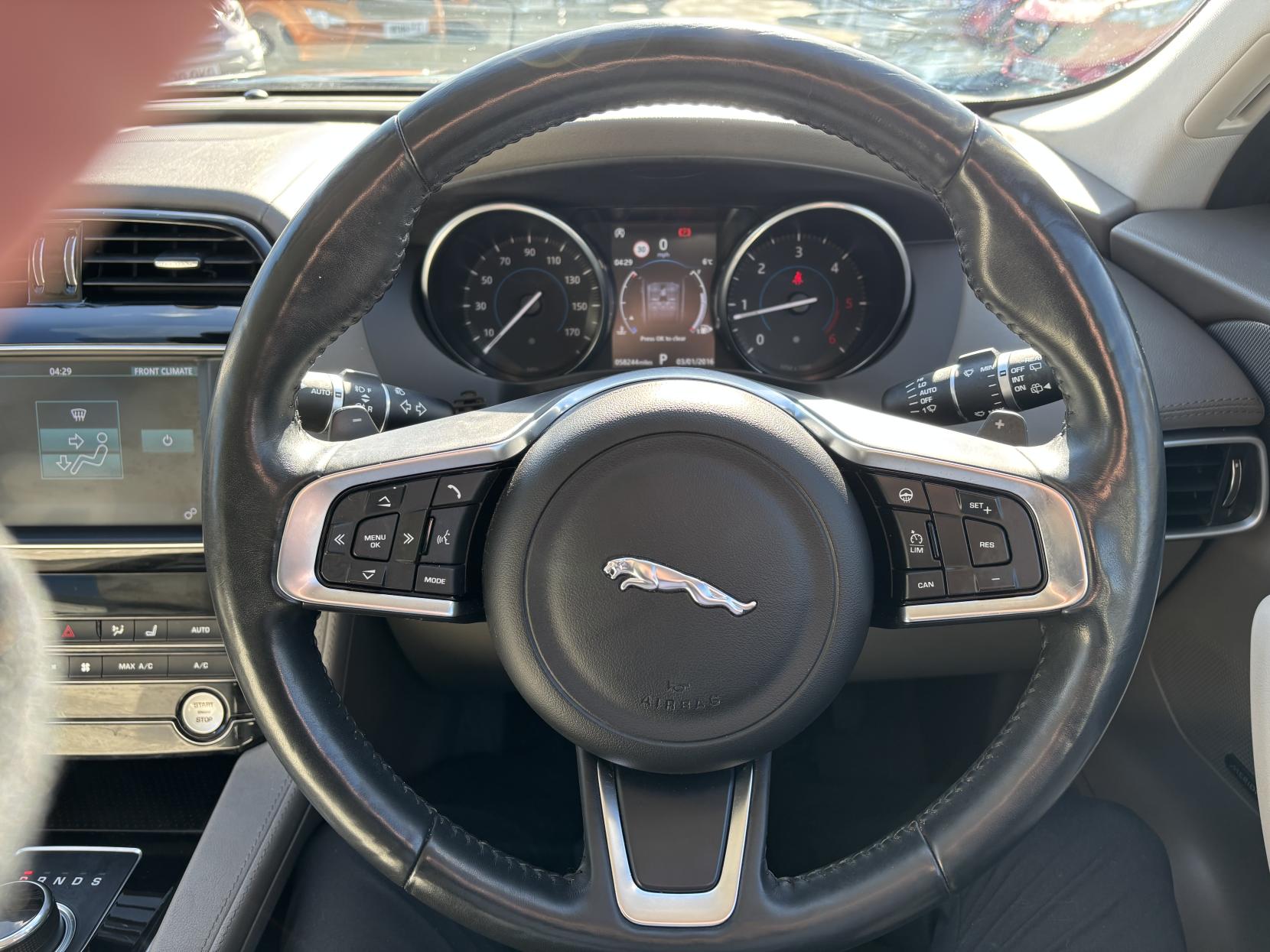 Jaguar F-PACE 2.0 D180 Portfolio SUV 5dr Diesel Auto AWD Euro 6 (s/s) (180 ps)