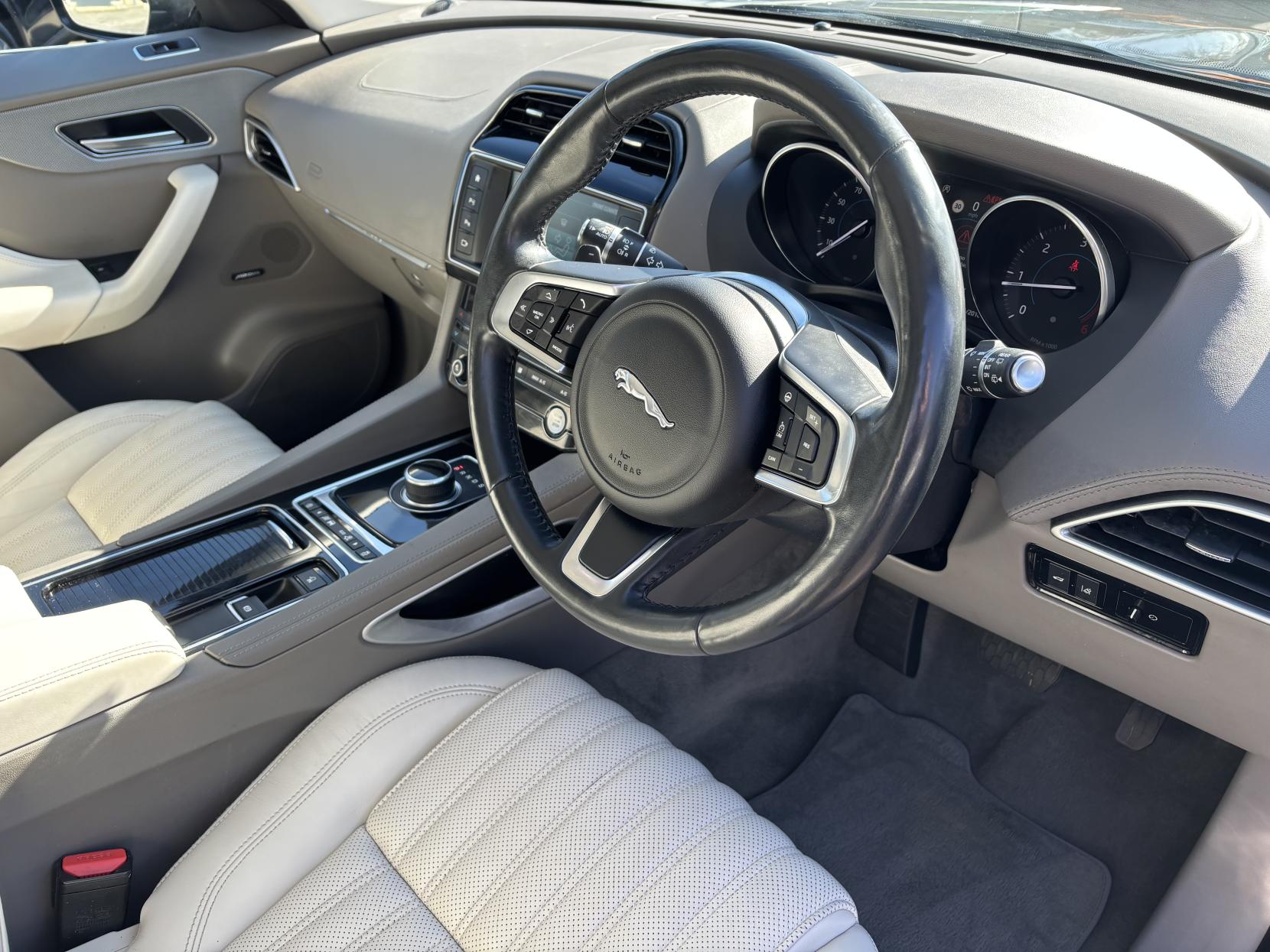 Jaguar F-PACE 2.0 D180 Portfolio SUV 5dr Diesel Auto AWD Euro 6 (s/s) (180 ps)