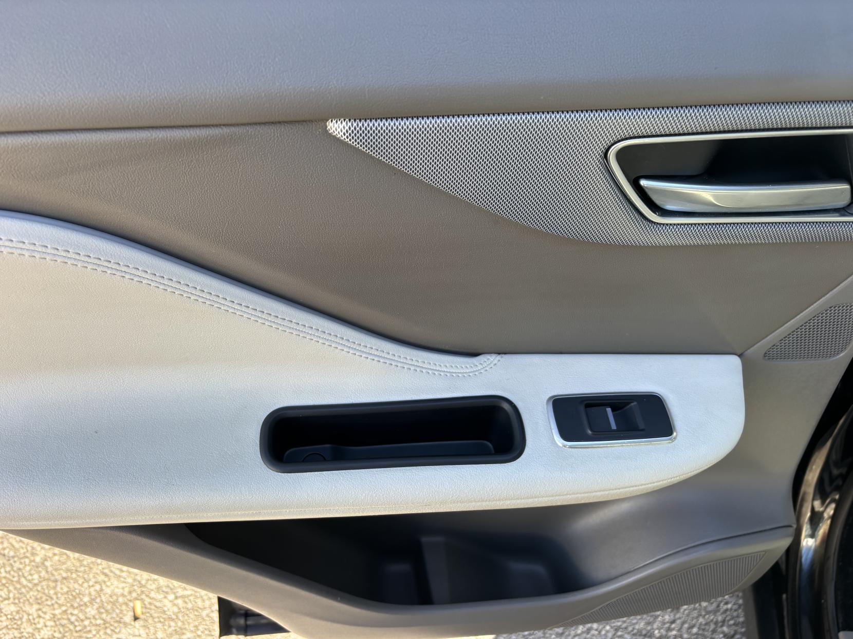 Jaguar F-PACE 2.0 D180 Portfolio SUV 5dr Diesel Auto AWD Euro 6 (s/s) (180 ps)