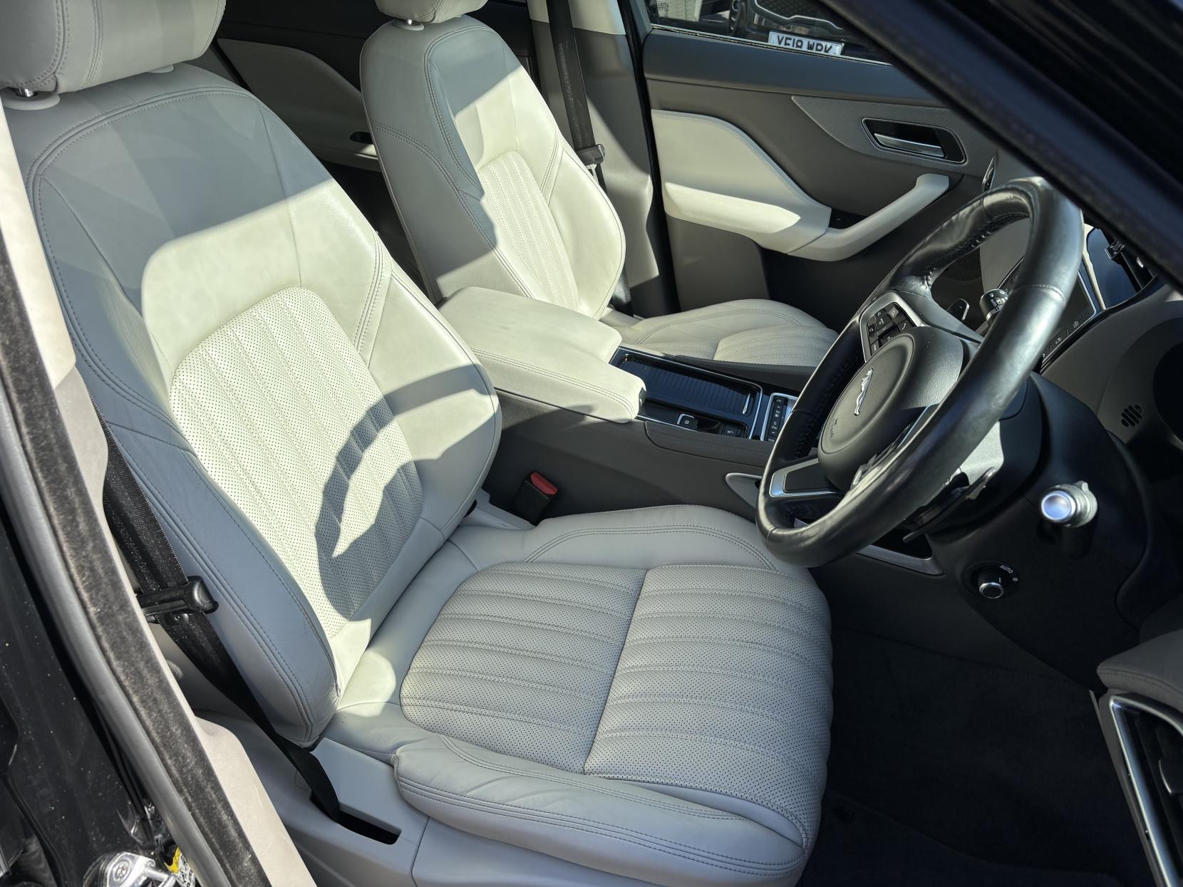 Jaguar F-PACE 2.0 D180 Portfolio SUV 5dr Diesel Auto AWD Euro 6 (s/s) (180 ps)