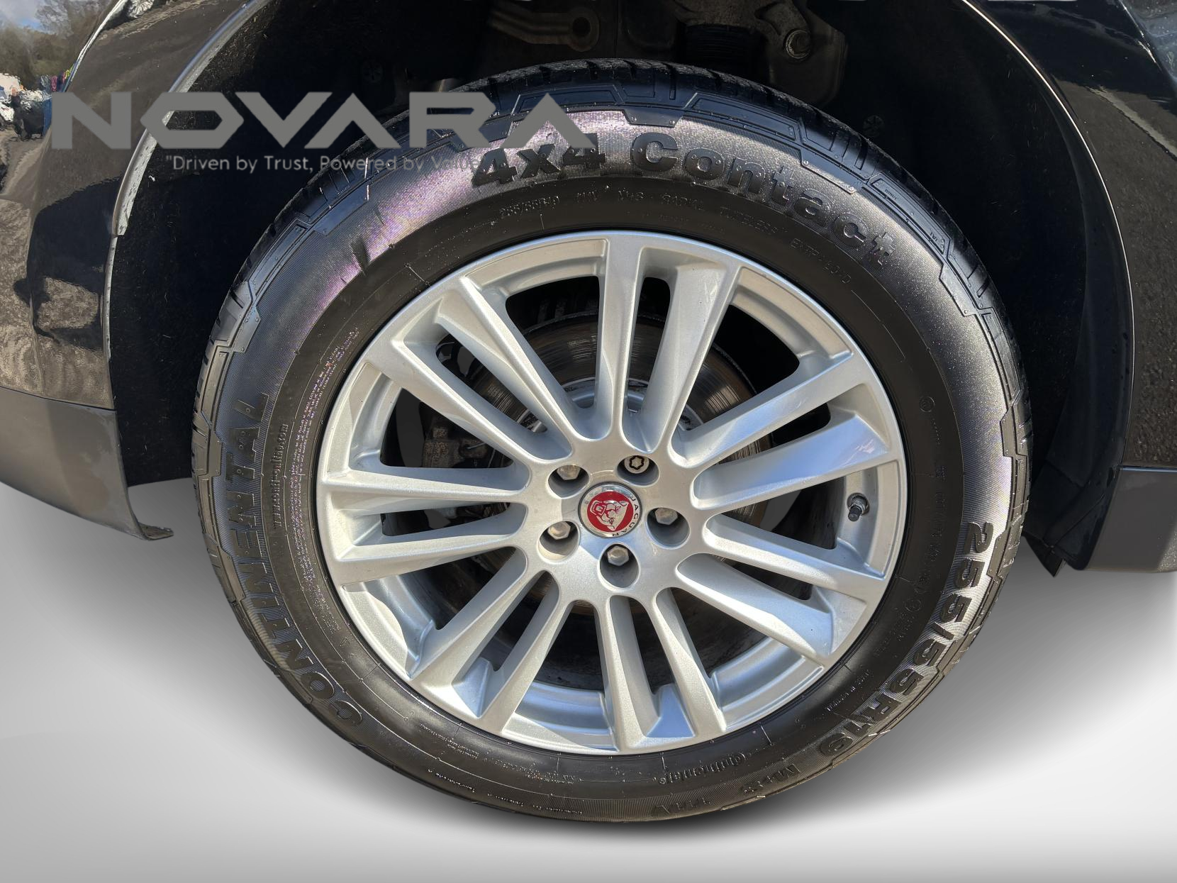 Jaguar F-PACE 2.0 D180 Portfolio SUV 5dr Diesel Auto AWD Euro 6 (s/s) (180 ps)