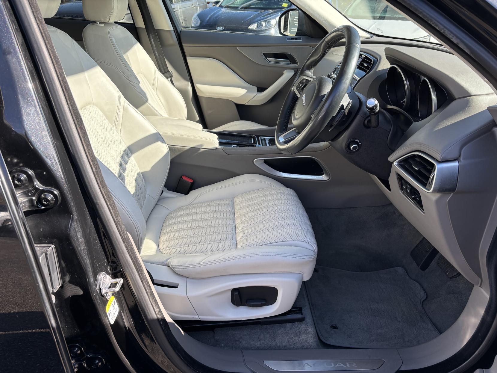 Jaguar F-PACE 2.0 D180 Portfolio SUV 5dr Diesel Auto AWD Euro 6 (s/s) (180 ps)