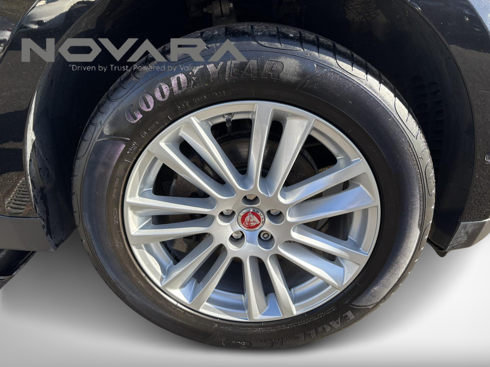 Jaguar F-PACE 2.0 D180 Portfolio SUV 5dr Diesel Auto AWD Euro 6 (s/s) (180 ps)