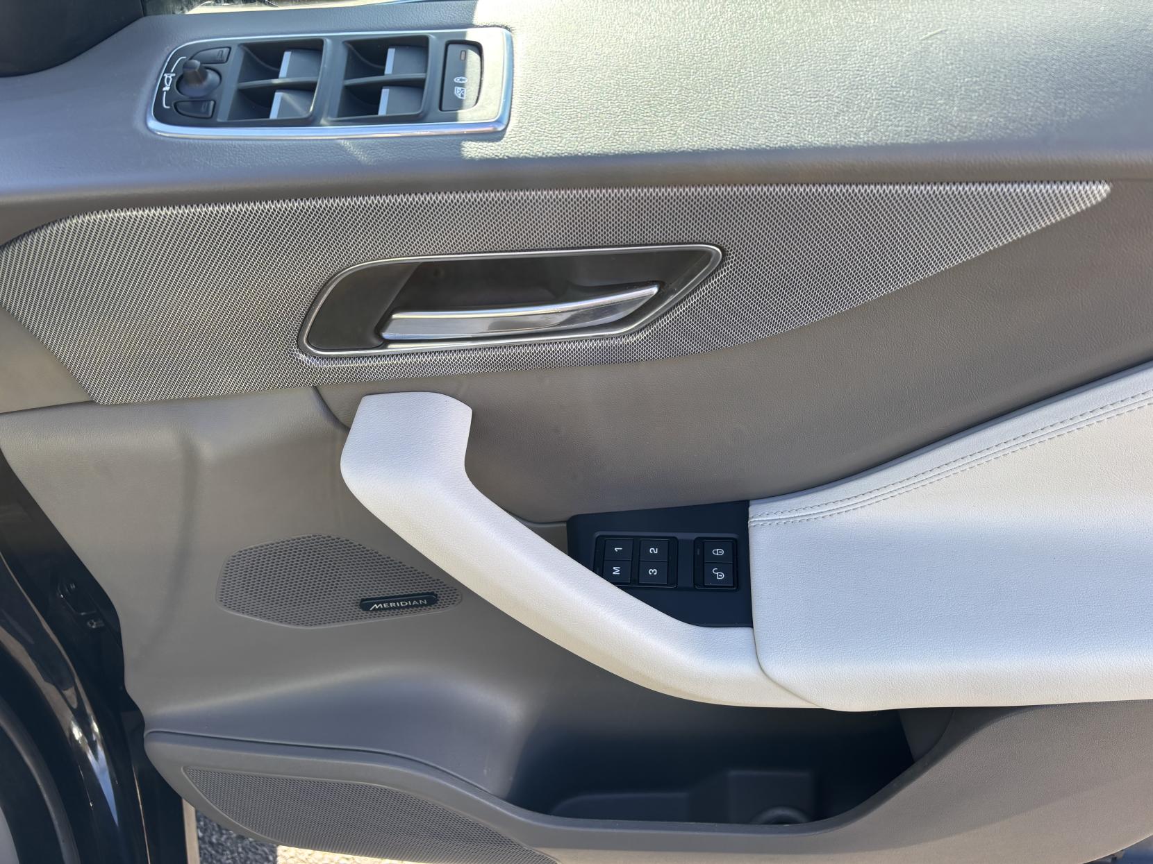 Jaguar F-PACE 2.0 D180 Portfolio SUV 5dr Diesel Auto AWD Euro 6 (s/s) (180 ps)