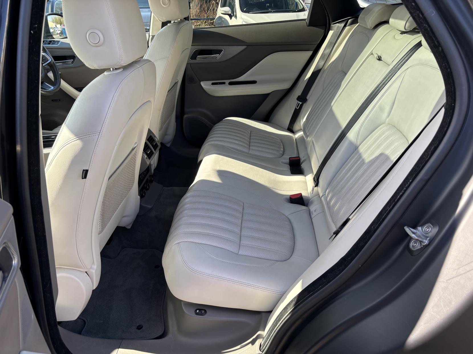 Jaguar F-PACE 2.0 D180 Portfolio SUV 5dr Diesel Auto AWD Euro 6 (s/s) (180 ps)