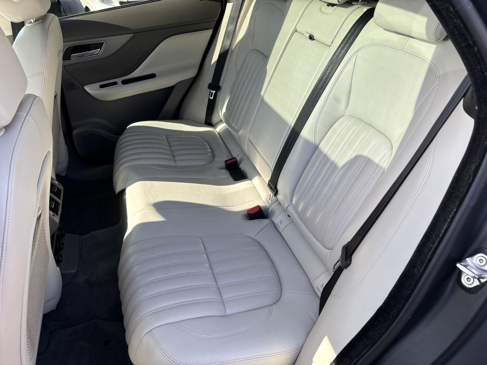 Jaguar F-PACE 2.0 D180 Portfolio SUV 5dr Diesel Auto AWD Euro 6 (s/s) (180 ps)